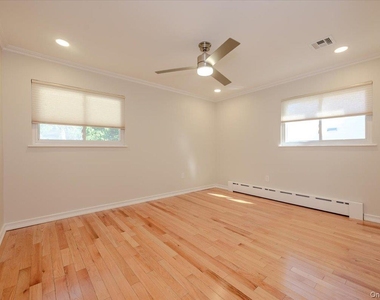 146 Saint Marks Place - Photo Thumbnail 9
