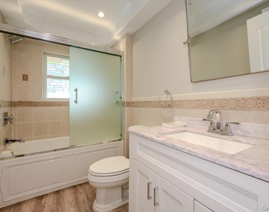 146 Saint Marks Place - Photo Thumbnail 12