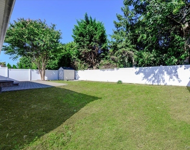 146 Saint Marks Place - Photo Thumbnail 17