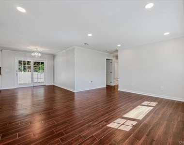 146 Saint Marks Place - Photo Thumbnail 3