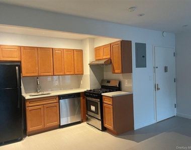 40-47 97 Street - Photo Thumbnail 3