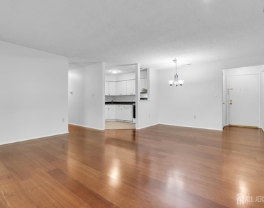 1719 Aspen Drive - Photo Thumbnail 4