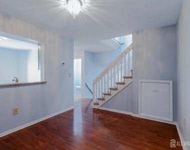 1050 Schmidt Lane - Photo Thumbnail 3