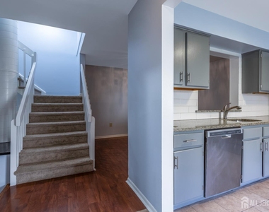1050 Schmidt Lane - Photo Thumbnail 7