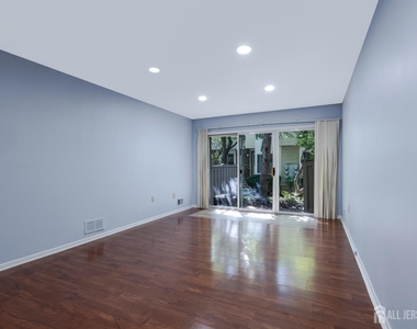 1050 Schmidt Lane - Photo Thumbnail 5