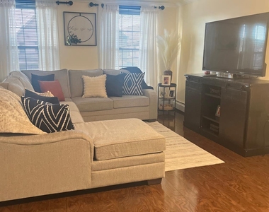208 Gordon Street - Photo Thumbnail 2