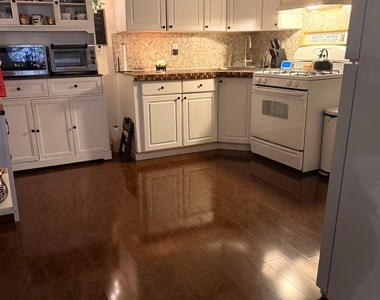 208 Gordon Street - Photo Thumbnail 4