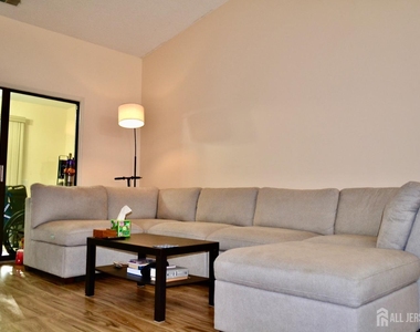 329 Wycoff Way W - Photo Thumbnail 6