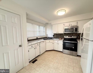 8630 Sanderling Drive - Photo Thumbnail 2