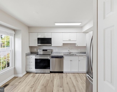 10272 Colony Park Drive - Photo Thumbnail 14