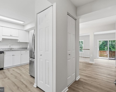 10272 Colony Park Drive - Photo Thumbnail 4