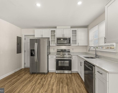 3421 Memorial Street - Photo Thumbnail 2