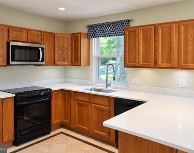 8531 W Oak Place - Photo Thumbnail 4