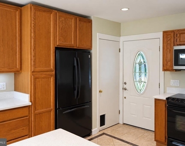 8531 W Oak Place - Photo Thumbnail 8