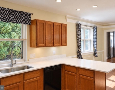 8531 W Oak Place - Photo Thumbnail 7