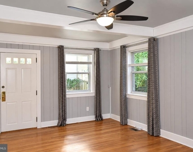 8531 W Oak Place - Photo Thumbnail 16