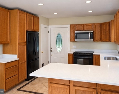 8531 W Oak Place - Photo Thumbnail 6