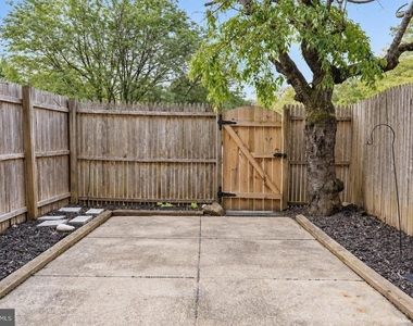 8414 Penshurst Drive - Photo Thumbnail 12