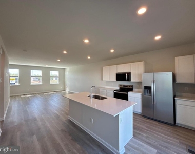 108 Bowers Street - Photo Thumbnail 3