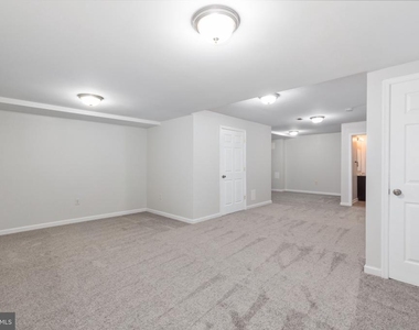 729 Acorn Court - Photo Thumbnail 29