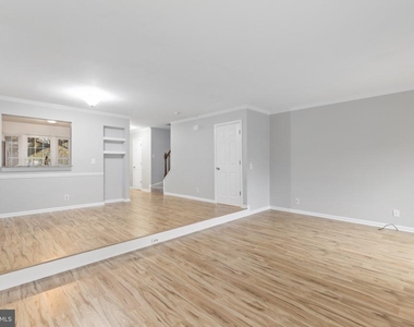 729 Acorn Court - Photo Thumbnail 10