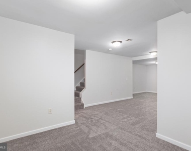 729 Acorn Court - Photo Thumbnail 27