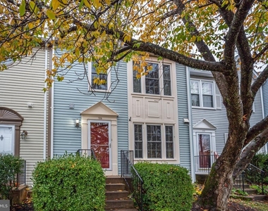 729 Acorn Court - Photo Thumbnail 1