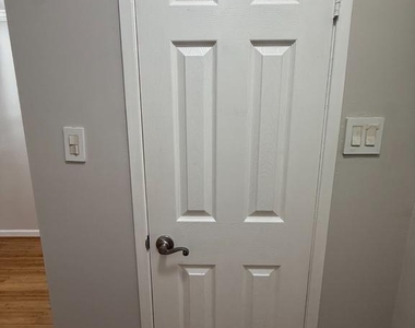 1011 Arlington Boulevard - Photo Thumbnail 15
