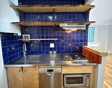 1011 Arlington Boulevard - Photo Thumbnail 4