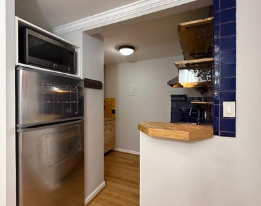 1011 Arlington Boulevard - Photo Thumbnail 6