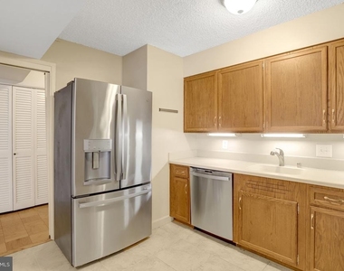 3800 Fairfax Drive - Photo Thumbnail 2
