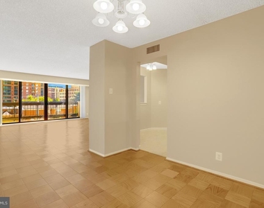 3800 Fairfax Drive - Photo Thumbnail 9