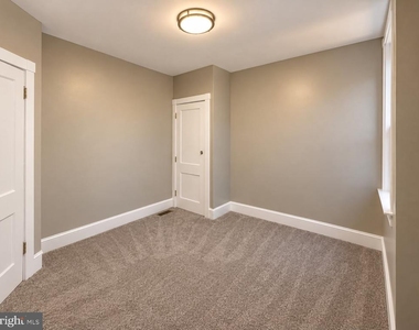 6563 N Lambert Street - Photo Thumbnail 7