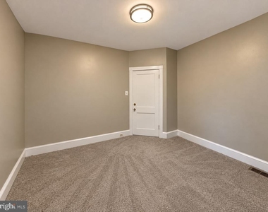 6563 N Lambert Street - Photo Thumbnail 8