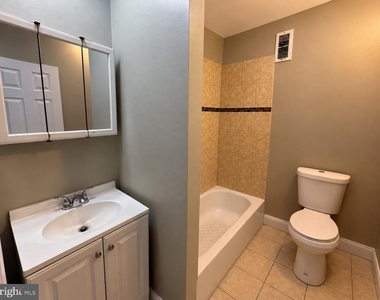 6563 N Lambert Street - Photo Thumbnail 12