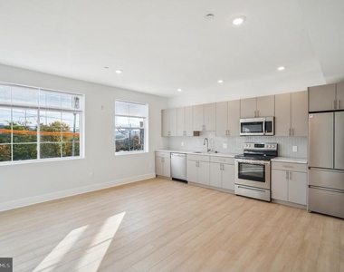 646 N 32nd Street - Photo Thumbnail 2