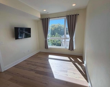 1723 Francis Street - Photo Thumbnail 5