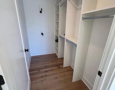 1723 Francis Street - Photo Thumbnail 6