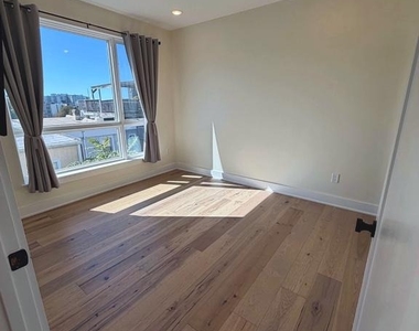 1723 Francis Street - Photo Thumbnail 4