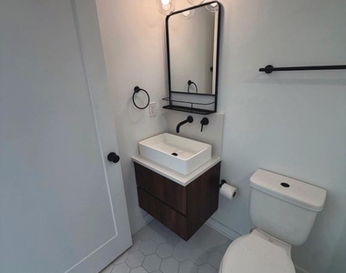 1723 Francis Street - Photo Thumbnail 8