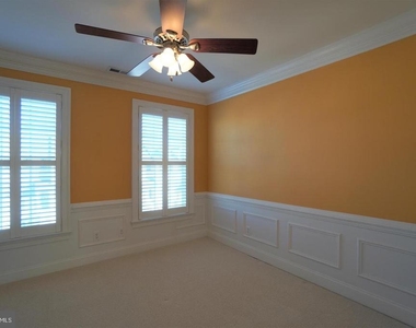 102 Bishop Drive - Photo Thumbnail 28