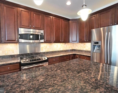 102 Bishop Drive - Photo Thumbnail 15