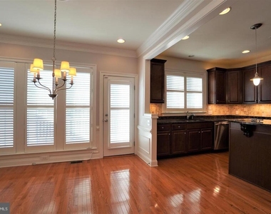 102 Bishop Drive - Photo Thumbnail 10