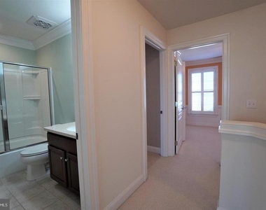 102 Bishop Drive - Photo Thumbnail 25