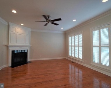 102 Bishop Drive - Photo Thumbnail 4