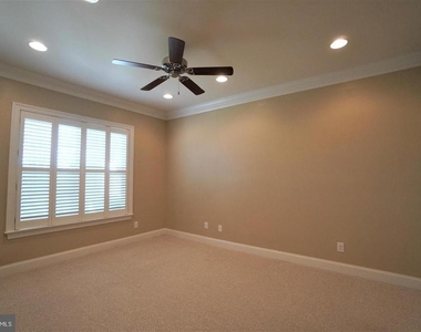 102 Bishop Drive - Photo Thumbnail 39