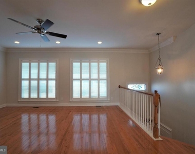 102 Bishop Drive - Photo Thumbnail 5