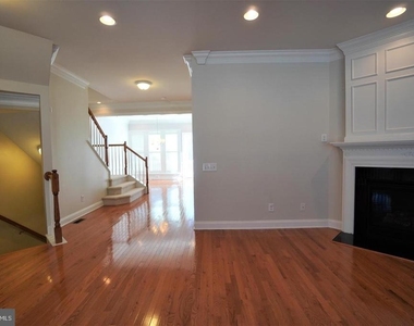 102 Bishop Drive - Photo Thumbnail 7