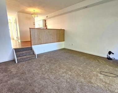 122 Centre Ave Avenue - Photo Thumbnail 4