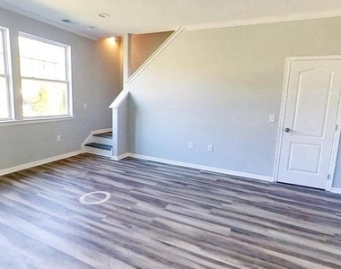 9 Borden Way - Photo Thumbnail 5